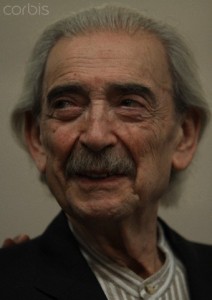 Juan Gelman receives Fine Arts Medal