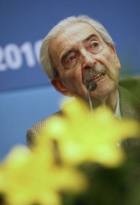 Argentine poet Juan Gelman attends a news conference during the International Book Fair 2010 in Guadalajara