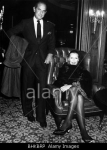 De la Renta, Oscar, * 22.7.1932, American Couturier, Dominican origin, full length, with his wife Francoise, Munich, Germany, Ap