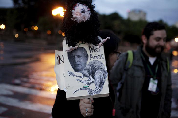 Guatemalans reacts after the resignation of President Otto Perez in Guatemala City