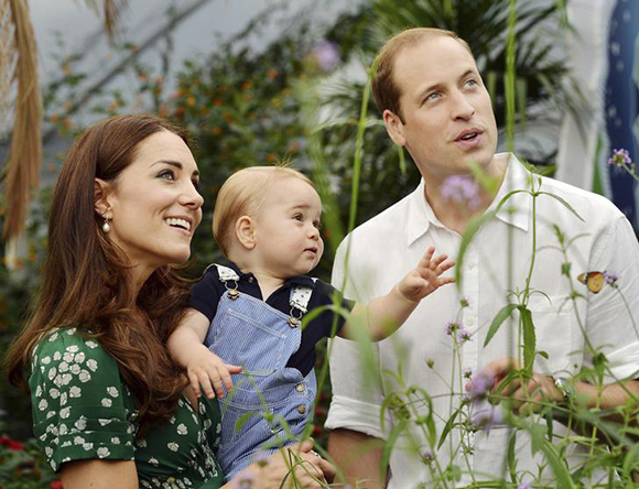 Britain's Catherine, Duchess of Cambridge, carries her son Prince George alongside her husband Prince William as they visit the Sensational Butterflies exhibition at the Natural History Museum in London, July 2, 2014. Prince George celebrates his first birthday on July 22. Picture taken July 2, 2014. REUTERS/John Stillwell/Pool (BRITAIN - Tags: ROYALS SOCIETY TPX IMAGES OF THE DAY) ATTENTION EDITORS - FOR EDITORIAL USE ONLY. NOT FOR SALE FOR MARKETING OR ADVERTISING CAMPAIGNS