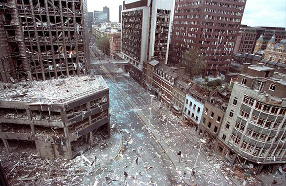 The bomb damaged area of the City of London is seen in this April 24, 1993 file photo after two blasts ripped through a few of the the buildings in the area. Dozens of poeple were injured in the blast. SCANNED FROM NEGATIVE REUTERS/Andre Camara AC/CMC