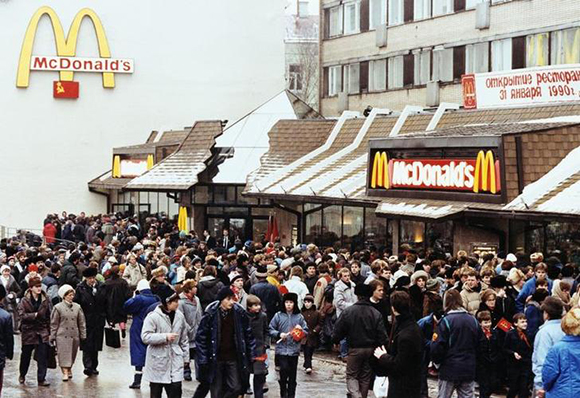 Hundreds of Soviet patrons queue outside Moscow's first McDonald's restaurant which opened here January 31, 1990. The restaurant has a capacity of 15,000 meals a day and is the biggest ever built by the fast-food chain. REUTERS/Corbis (RUSSIA)