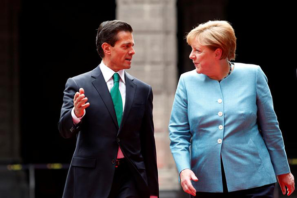 Germany's Chancellor Angela Merkel (R) gestures next to Mexico's President Enrique Pena Nieto during an official welcoming ceremony at the National Palace in Mexico City, Mexico June 9, 2017. Photo by Carlos Jasso