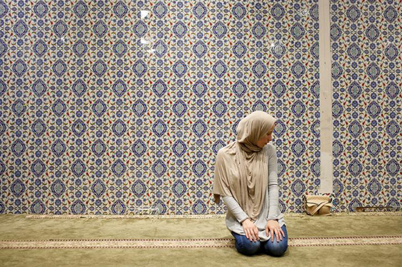 Muslim American woman Emily Miry, 24, takes part in an afternoon prayer on the first day of Ramadan at the Islamic Cultural Center in Manhattan, New York on May 27, 2017. REUTERS/Gabriela Bhaskar Picture taken on May 27, 2017. TPX IMAGES OF THE DAY