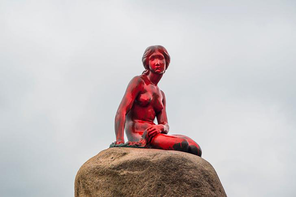 The Little Mermaid statue is seen painted in red in what local authorities say is an act of vandalism, in Copenhagen, Denmark May 30, 2017. Ida Marie Odgaard/Scanpix Denmark/via REUTERS ATTENTION EDITORS - THIS IMAGE WAS PROVIDED BY A THIRD PARTY. FOR EDITORIAL USE ONLY. DENMARK OUT. NO COMMERCIAL OR EDITORIAL SALES IN DENMARK TPX IMAGES OF THE DAY