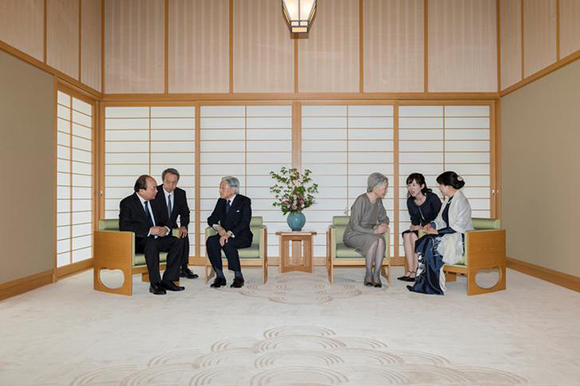 Vietnam's Prime Minister Nguyen Xuan Phuc (L) and his wife Tran Nguyet Thu (R) meet with Japanese Emperor Akihoto (3rd L) and Empress Michiko (3rd R) at the Imperial Palace in Tokyo, Japan in this handout picture taken June 6, 2017 and provided by the Imperial Household Agency of Japan. Imperial Household Agency of Japan/HANDOUT via Reuters ATTENTION EDITORS - THIS PICTURE WAS PROVIDED BY A THIRD PARTY. FOR EDITORIAL USE ONLY. NOT FOR SALE FOR MARKETING OR ADVERTISING CAMPAIGNS.