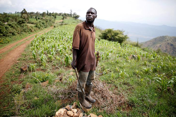 Kenyan Farmer Gerald Maina, holds a machete as he patrols the edge of the Rift Valley after a spate of attacks in Kamweje village in Laikipia County, Kenya, July 24, 2017. Photo by Baz Ratner