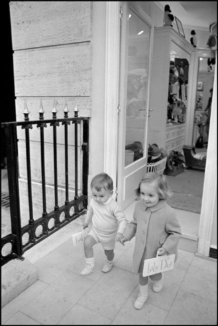 FRANCE. Paris. DIOR. Mode enfant.