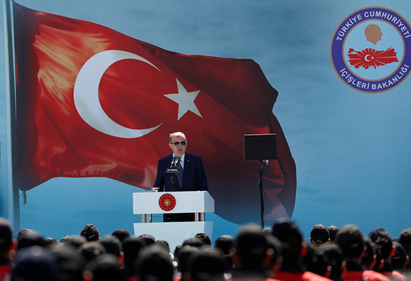 Turkish President Tayyip Erdogan addresses security forces during a ceremony in Istanbul, Turkey, August 25, 2017. Photo by Murad Sezer