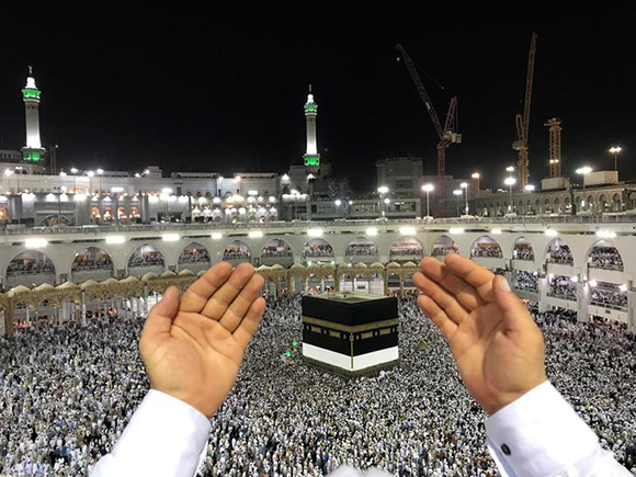 Muslims pray at the Grand mosque ahead of the annual Haj pilgrimage in Mecca, Saudi Arabia, in this August 26, 2017. Photo by Suhaib Salem