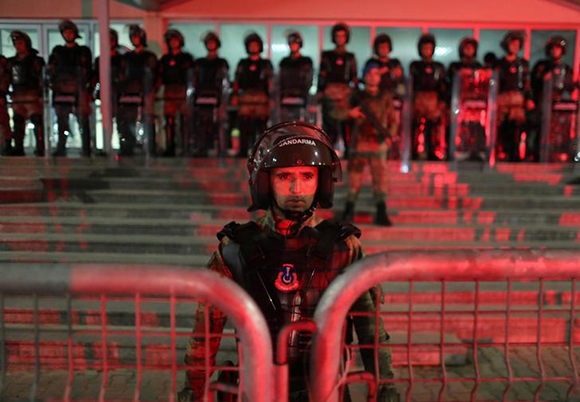 Turkish soldiers stand guard outside the Silivri Prison and Courthouse complex during the trial of 17 writers, executives and lawyers of the secularist Cumhuriyet newspaper in Silivri near Istanbul, Turkey, September 11, 2017. REUTERS/Osman Orsal