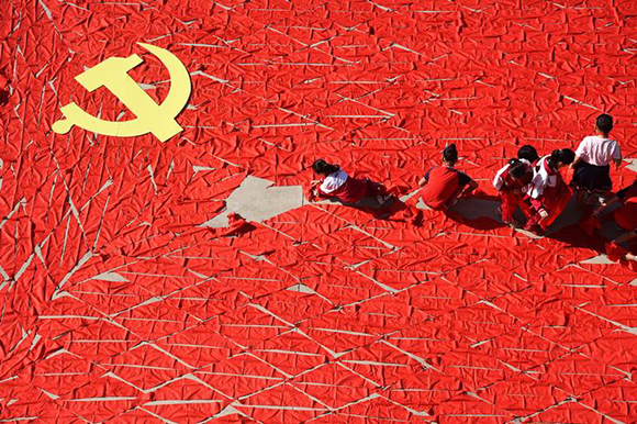 Students use red scarves to make a flag of the Communist Party of China, ahead of the 19th National Congress of the Communist Party, at a primary school in Linyi, Shandong province, China September 13, 2017. REUTERS/Stringer ATTENTION EDITORS - THIS IMAGE WAS PROVIDED BY A THIRD PARTY. CHINA OUT. NO COMMERCIAL OR EDITORIAL SALES IN CHINA. TPX IMAGES OF THE DAY