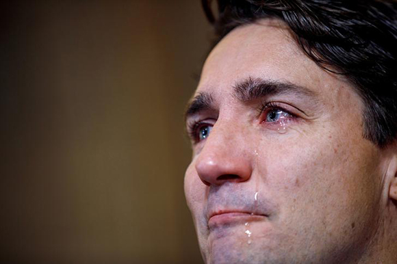  Canada’s Prime Minister Justin Trudeau sheds tears as he speaks with media about the terminal brain cancer death of Tragically Hip singer Gord Downie in Ottawa, Ontario, Canada October 18, 2017. Photo by Adam Scotti 