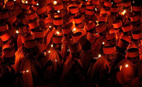  Hindu saints perform rituals to celebrate Akshardham temple's silver jubilee in Gandhinagar, India. Photo by Amit Dave 