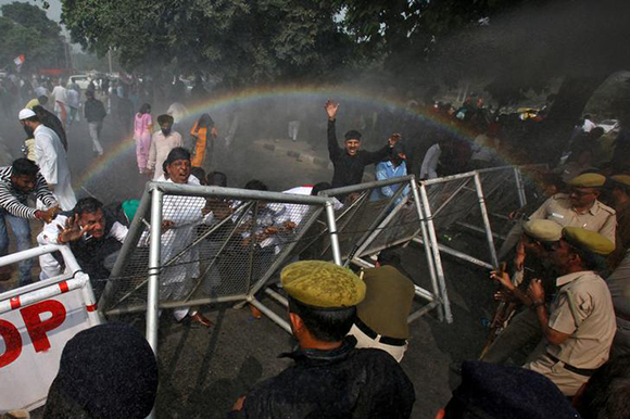  A soldier salutes in front of the Royal Crematorium during a funeral for the late King Bhumibol Adulyadej near the Grand Palace in BA rainbow forms as police use water cannon to disperse demonstrators during a protest, organised by India's main opposition Congress party, to mark a year since demonetisation was implemented by Prime Minister Narendra Modi, in Chandigarh, India November 8, 2017.angkok, Thailand, October 27, 2017. Photo by Ajay Verma 