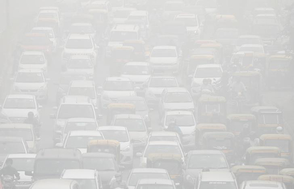  Vehicles drive through heavy smog in Delhi, India, November 8, 2017. Photo by Cathal McNaughton 