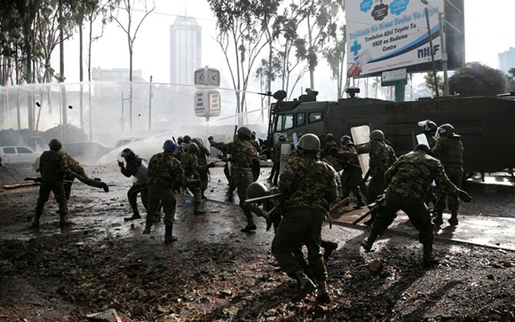  Riot police use stones to disperse the convoy of Kenyan opposition leader Raila Odinga of the National Super Alliance (NASA) coalition as they attempt to access the Uhuru Park grounds upon his return in Nairobi, Kenya November 17, 2017. Photo by Thomas Mukoya 