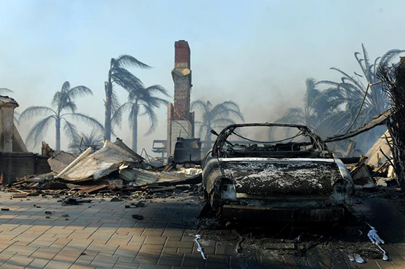  The remains of a home are seen, after it burned to the ground, during a wind-driven wildfire in Ventura, California, U.S. Photo by Mike Blake 
