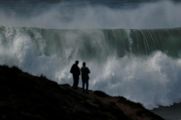  People gather to watch a tow-in surfing session at Praia do Norte in Nazare, Portugal December 30, 2017. Photo by Rafael Marchante 