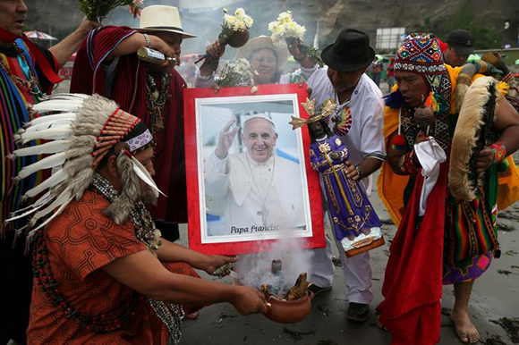  Peruvian shamans perform a ritual prior to the arrival of Pope Francis to Peru, at Pescadores beach in Chorrillos, Lima, Peru, January 17, 2018. Photo by Guadalupe Pardo 