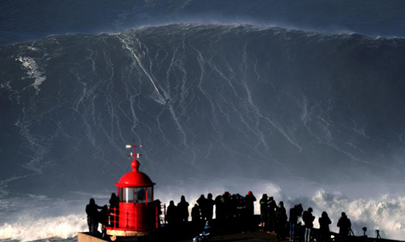  Big wave surfer Sebastian Steudtner of Germany drops in on a large wave at Praia do Norte in Nazare, Portugal, January 18, 2018. Photo by Rafael Marchante 