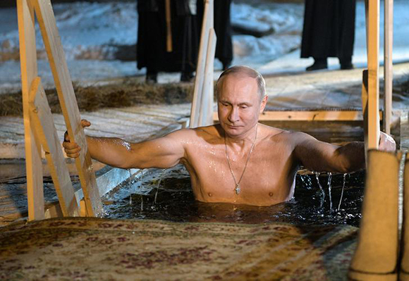  Russian President Vladimir Putin takes a dip in the water during Orthodox Epiphany celebrations at lake Seliger, Tver region, Russia January 19, 2018. Photo by Alexei Druzhinin 