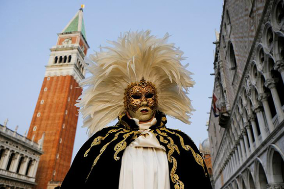  A masked reveller poses during the Carnival in Venice, Italy January 28, 2018. Photo by Manuel Silvestri 