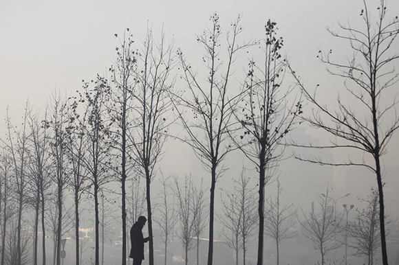  A man looks at his mobile phone amid morning smog in Pristina January 30, 2018. Photo by Hazir Reka 