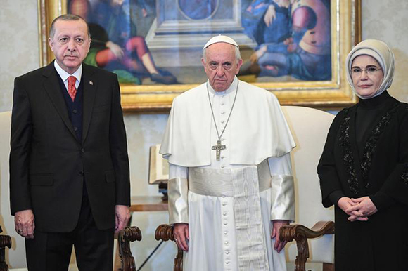  Pope Francis poses with Turkish President Tayyip Erdogan (L) and his wife Emine during a private audience at the Vatican, February 5, 2018. Photo by Alessandro Di Meo 