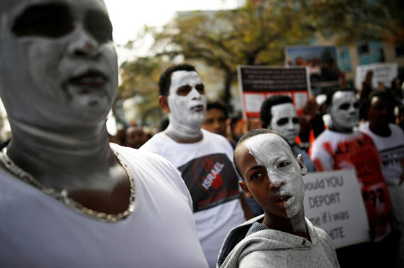  African migrants protest against the Israeli government's plan to deport part of their community, in front of the Rwandan embassy in Herzliya, Israel February 7, 2018. Photo by Amir Cohen 