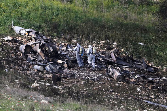  Israeli security forces examine the remains of an F-16 Israeli war plane near the Israeli village of Harduf, Israel February 10, 2018. Photo by Ronen Zvulun 