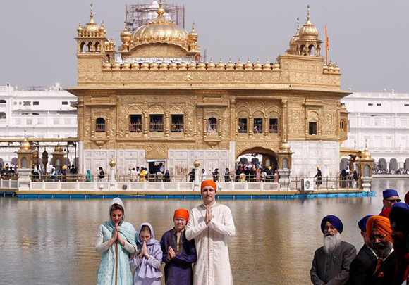  Canadian Prime Minister Justin Trudeau, his wife Sophie Gregoire, daughter Ella Grace and son Xavier pose for photographers during their visit to the holy Sikh shrine of Golden temple in Amritsar, India February 21, 2018. Photo by Adnan Abidi 