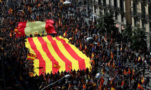  People protest during a Spanish pro-unity demonstration held by "Societat Civil Catalana" platform in Barcelona, Spain, March 18, 2018. Photo by Albert Gea 