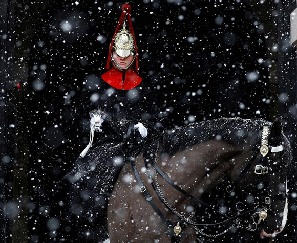  A guardsman sits on duty in the snow at Horse Guards Parade in London Photo by Peter Nicholls 